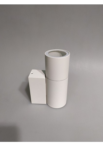 Dış Mekan Tek Yönlü LED Aplik, Beyaz Işık, Dayanıklı ve Şık Tasarım