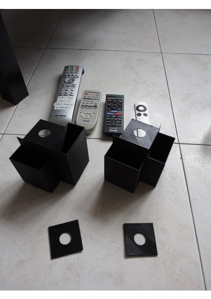 Ikea Eksik Tablo Uzaktan Kumanda Sahibi (Plastik Aparattır) 3D modelleri