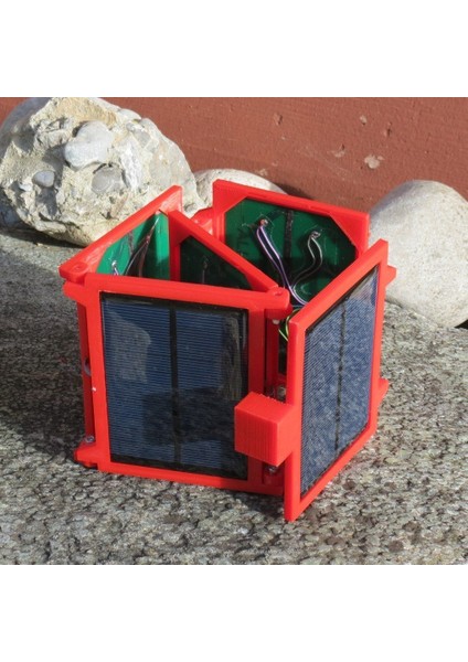 Taşınabilir Cihazları Güçlendirmek Veya Şarj Etmek Için Katlanabilir 5V Güneş Paneli (Plastik Aparattır!!!) 3D
