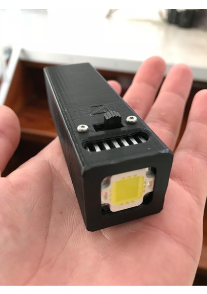 10W Yüksek Güçlü LED Pille Çalışan Meşale (Sadece Plastik Aparattır!!!) 3D fiyatları
