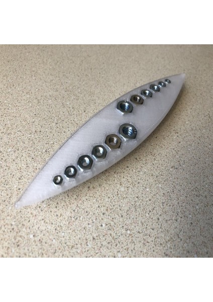 Sihir Mi Fizik Mi? Rattleback Momentumun Korunmasına Meydan Okuyor Mu? (Sadece Plastik Aparattır!!!) 3D