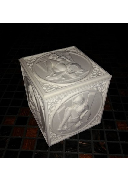 Sarhoş Alman Kız - Kapaklı Saklama Kutusu (Sadece Plastik Aparattır!!!) 3D