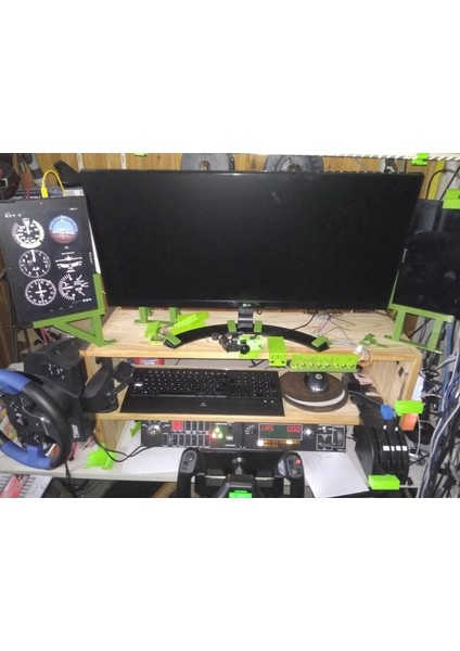 Uçuş Sims Için Daha Az Basit Tablet Standı (Sadece Plastik Aparattır!!!) 3D fiyatları