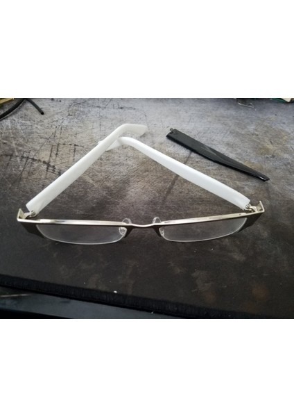 Gözlük Ince Tapınak Yerine (Kulaklık) (Sadece Plastik Aparattır) 3D