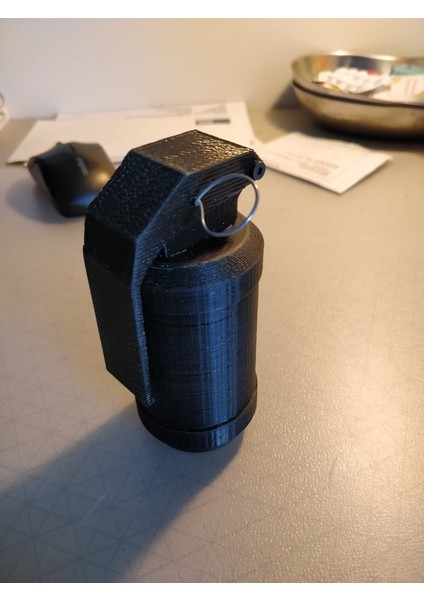Treath ile Kukla El Bombası (Sadece Plastik Aparattır!!!) 3D