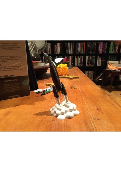 Tüylü Kırmızı Roket (Sadece Plastik Aparattır!!!) 3D