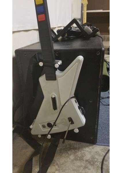 Gitar Controller Stand (Rock Band / Guitar Hero Için) (Plastik Aparattır!!!) 3D fiyatları