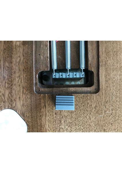 Floyd Rose Tremolo Tuning Wedge (Sadece Plastik Aparattır!!!) 3D fiyatları
