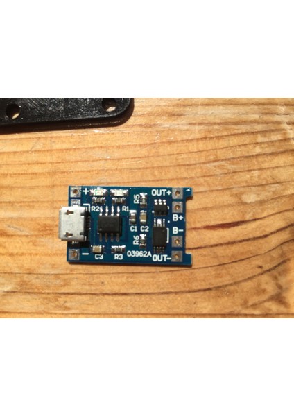 18650 Pil Şarj Cihazı - Entegre Yay Tutucu Mikro USB (Sadece Plastik Aparattır!!!) 3D indirimleri