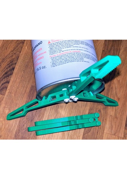 Pim Bağlantı Elemanları ve Kapak ile Izobütan Kamp Sobası Standı (Sadece Plastik Aparattır) 3D