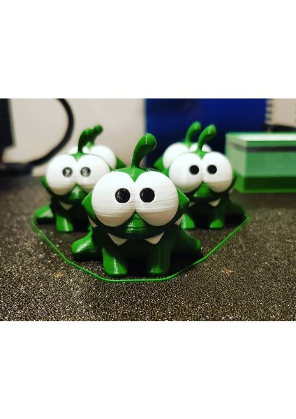 Om Nom Keychain (Çok Malzemeli) (Sadece Plastik Aparattır) 3D fırsatları