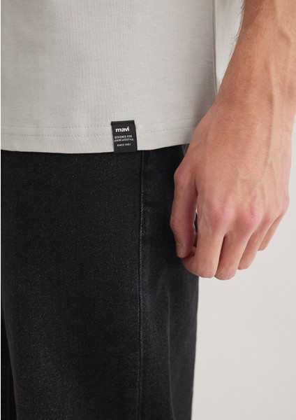 Etiket Detaylı Gri Basic Tişört 0611824-70075
