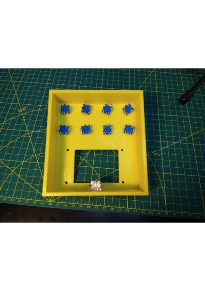 Comradeenkoders - 8 Enkoder ve Ableton Canlı Entegrasyonlu Ucuz Mıdı Denetleyici (Sadece Plastik Aparattır!!!) 3D modelleri