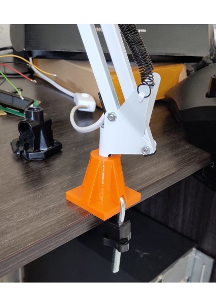 Masa Lambası Için Stant Sahibi Kelepçe (Sadece Plastik Aparattır!!!) 3D
