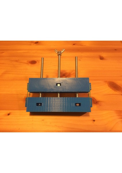 Destek Oyma İçin Kelepçe (Sadece Plastik Aparattır) 3D modelleri