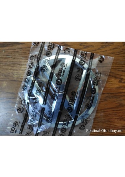 “vw Golf 7 (2012-2019) 5g0 853 601 Klipsli Krom Logo Ön Panjur Arması” fiyatları