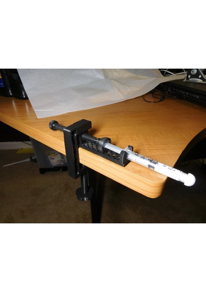 Şırınga Tutucu Için Masa Kelepçesi (Sadece Plastik Aparattır!!!) 3D