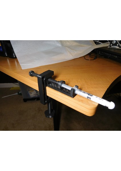 Şırınga Tutucu Için Masa Kelepçesi (Sadece Plastik Aparattır!!!) 3D modelleri