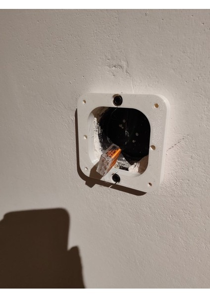 Eski Ila Yeni (Hollandalı) Ev Duvar Soketi Adaptörü (Sadece Plastik Aparattır!!!) 3D