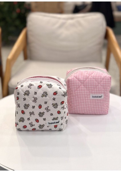 Renkli 2'li Küçük Makyaj Çantası, Kırmızı Çilek ve Pembe Kare Desenli Set fırsatları