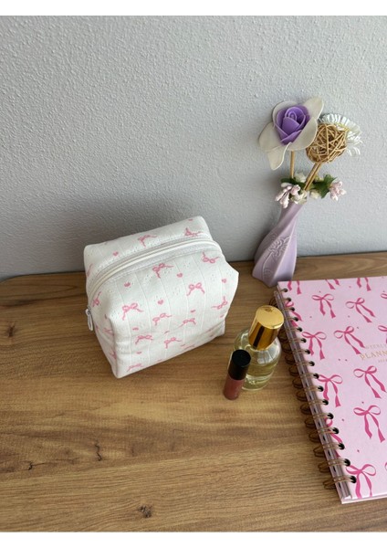 Pembe Fiyonklu Küçük Makyaj ve Ped Çantası, Yıkanabilir, Astarlı, 10X10X7 cm fiyatları