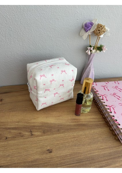 Pembe Fiyonklu Küçük Makyaj ve Ped Çantası, Yıkanabilir, Astarlı, 10X10X7 cm fırsatları
