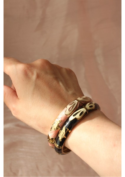 Pembe Mineli Pirinç Kelebek Desenli Gold Renk Kadın Kelepçe (Çap 60 Mm) modelleri