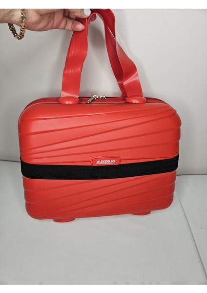 Kırmızı Makyaj ve Seyahat Çantası, Şık ve Pratik Tasarım. modelleri