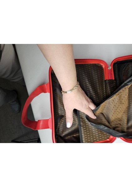 Kırmızı Makyaj ve Seyahat Çantası, Şık ve Pratik Tasarım. indirimleri