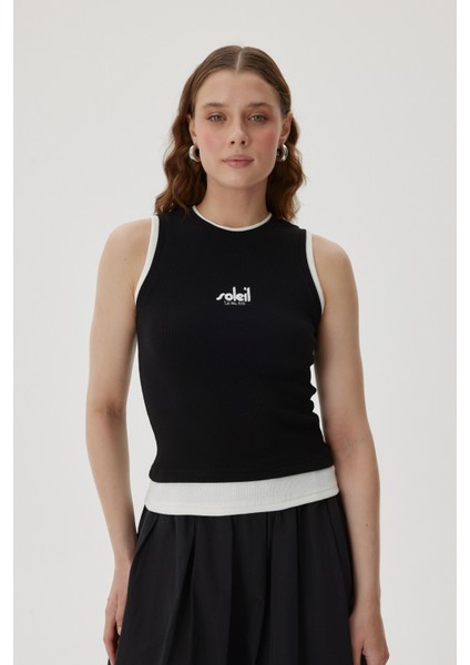 Nakışlı Biye Detaylı Kolsuz Body