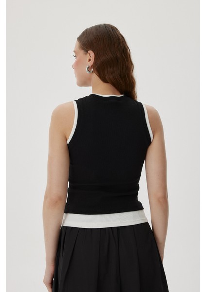 Nakışlı Biye Detaylı Kolsuz Body indirimleri