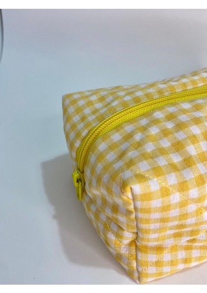 Büyük Boy Pötikare Desenli Iç Astarlı Seyahat ve Makyaj Çantası modelleri