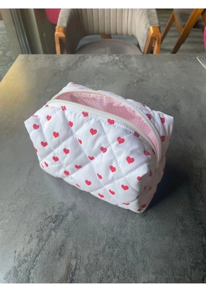 Büyük Boy Kalp Desenli Şık ve Kullanışlı Makyaj Çantası