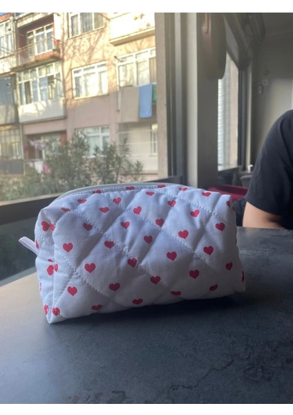 Büyük Boy Kalp Desenli Şık ve Kullanışlı Makyaj Çantası modelleri