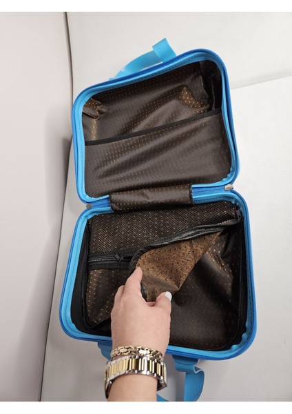 Gri Makyaj ve Seyahat Çantası, Şık ve Kullanışlı Tasarım