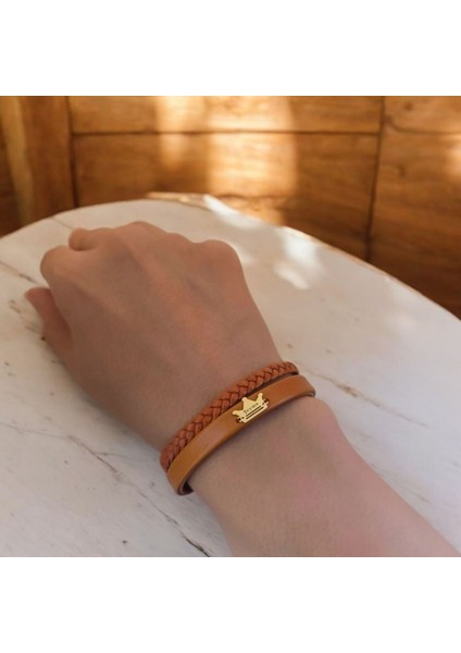 Şeyma İsmine Özel Taç Motifli 14 Ayar Altın Plakalı Kahverengi Derili Hediye Bileklik-511 İsim