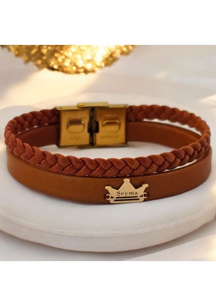 Şeyma İsmine Özel Taç Motifli 14 Ayar Altın Plakalı Kahverengi Derili Hediye Bileklik-511 İsim fiyatları