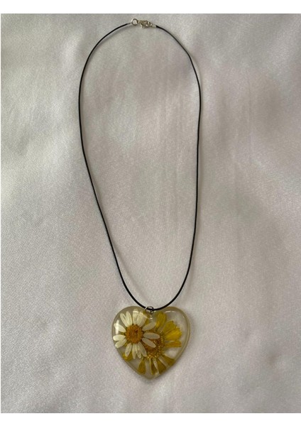 Kurutulmuş Çiçek Figürlü Kalp Kolye Deri Ipli Model 2 fırsatları