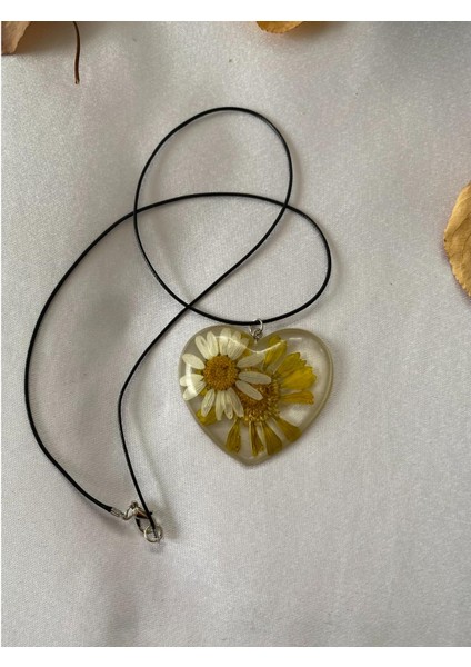 Kurutulmuş Çiçek Figürlü Kalp Kolye Deri Ipli Model 2 indirimleri