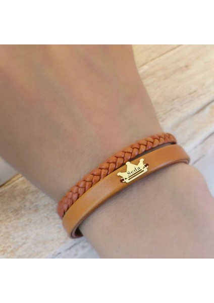 Seda İsmine Özel Kahverengi Derili Taç Motifli 14 Ayar Altın Plakalı Hediye Bileklik-511 İsim fırsatları