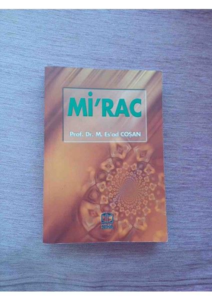 Prof. Dr. M. Es'ad Cosan Imzalı Mi'rac Adlı Anı Kitabı, Sıcak Renk Tonları ve Geometrik Desenli Kapak Tasarımıyla Dikkat Çekiyor. 2,el 1998 Baski 392 Sayfa Temiz Durumdadir