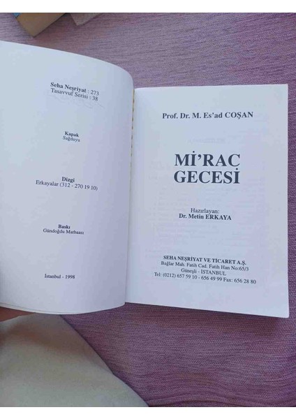 Prof. Dr. M. Es'ad Cosan Imzalı Mi'rac Adlı Anı Kitabı, Sıcak Renk Tonları ve Geometrik Desenli Kapak Tasarımıyla Dikkat Çekiyor. 2,el 1998 Baski 392 Sayfa Temiz Durumdadir fırsatları
