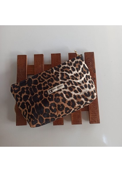 Leopar Desenli Şık Makyaj Çantası, Bej Renkli ve Kullanışlı Tasarım