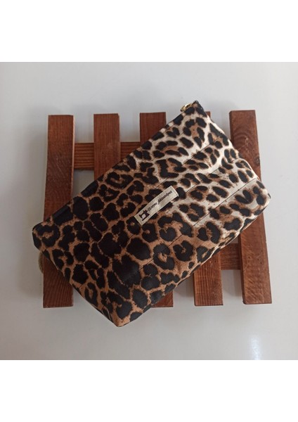 Leopar Desenli Şık Makyaj Çantası, Bej Renkli ve Kullanışlı Tasarım fırsatları