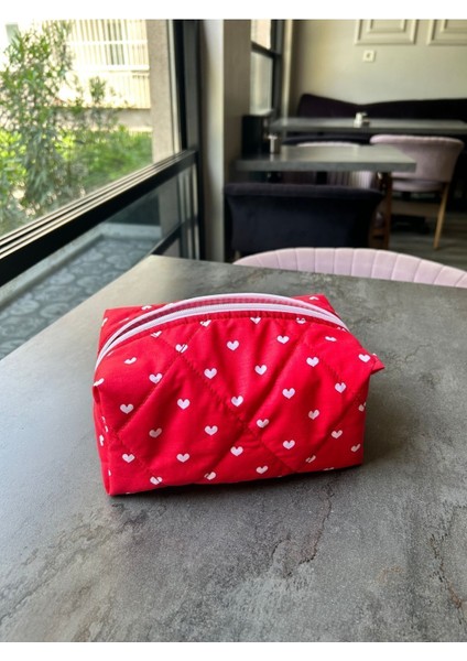 Kırmızı Kalp Desenli Orta Boy Makyaj Çantası, Şık ve Kullanışlı Tasarım modelleri