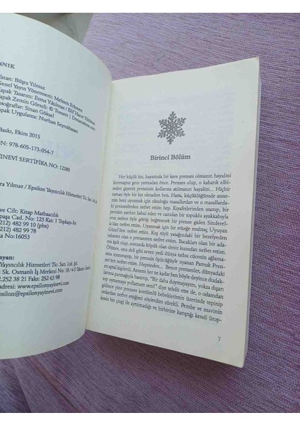 Opsilon Yayınevi Büşra Yılmaz'ın 4N1K Adlı Romanı, Arkadaşlık ve Gençlik Üzerine Bir Hikaye Sunuyor. Gençlerden Oluşan Bir Grup Yer Alıyor. 2,el Cok Temiz Kondisyonda 2015 Basim 491 Sayfa fırsatları
