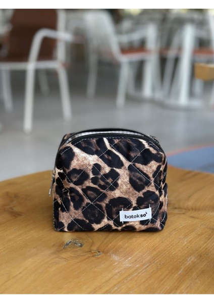 Leopar Desenli Kahverengi Küçük Makyaj Çantası, Şık ve Pratik Tasarım