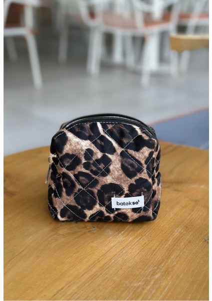 Leopar Desenli Kahverengi Küçük Makyaj Çantası, Şık ve Pratik Tasarım fiyatları