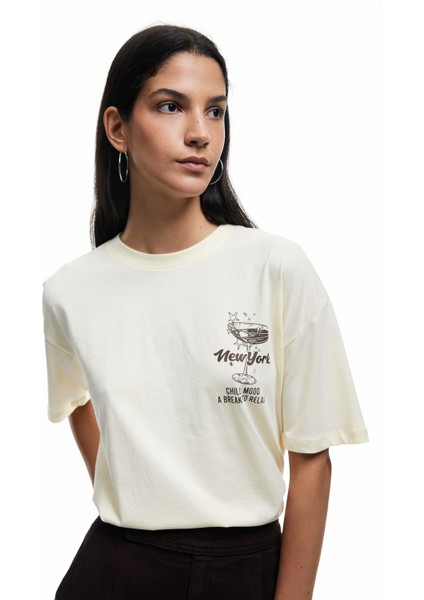 Kısa Kollu Bisiklet Yaka Oversize Arkası Baskılı Tişört