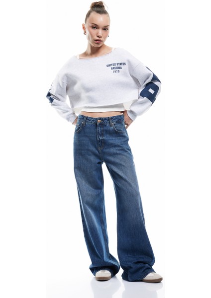 Kayık Yaka Baskılı Crop Sweashirt fiyatları